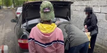 Чтобы смыть идентичность, россияне украли осиротевшую девочку, заставили проклинать Украину и отдали на воспитание чужому дяде