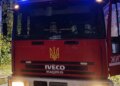 Спасатели вынесли пожилую женщину из горящего дома в Житомире — она не могла ходить. ФОТО
