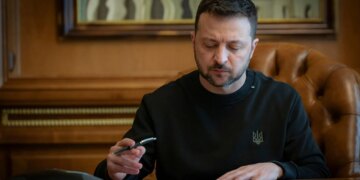 Зеленський підписав укази про продовження воєнного стану та мобілізації в Україні