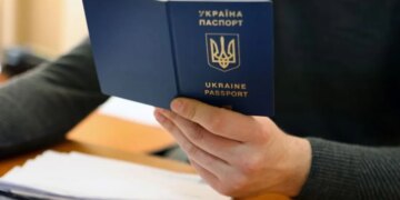 Заграничный паспорт за рубежом: нужна ли мужчинам выписка из «Резерв+»