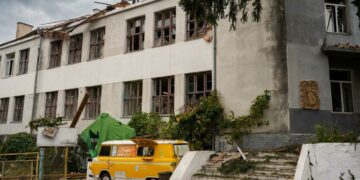 В Ровно уже 20 раненых, есть “тяжелые”: в полиции показали фото и видео последствий