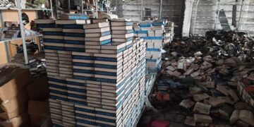 КСД показало наслідки удару по складу, де зберігалися 300 тисяч книжок (фото, відео)