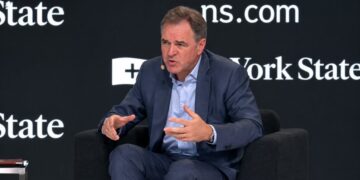 Кому принадлежит будущее: Нил Фергюсон и Баладжи спорят об университетах, Америке и интернете