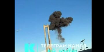 Россия ударила по Северному мосту в Киеве: проезд на правый берег перекрыли