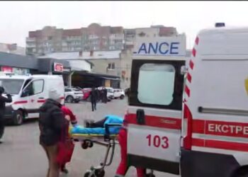 Удар “Шахеда” по Луцку: Зеленский призвал не уговаривать Москву, а заставлять остановиться