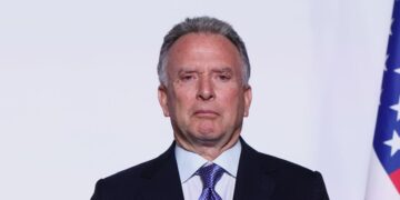 FT: США обсуждают новые послабления санкций для России