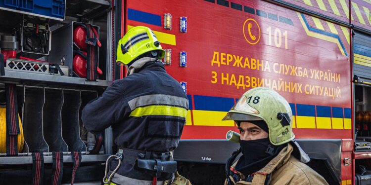 Россияне ударили дроном по ТЦ в Харькове, есть раненый