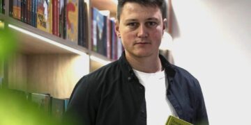 Старі слова більше не працюють: Артур Дронь — про те, як війна руйнує звичну мову