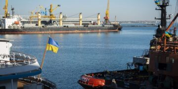 Мінус 200 млн доларів щомісяця: як блокада морських портів загрожує експорту ГМК