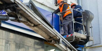 Незаконні вивіски під загрозою демонтажу: які вулиці Києва перевірять цього тижня