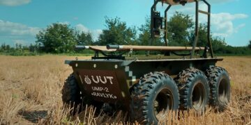 Украинские военные впервые провели боевую операцию с НРК на автопилоте (видео)
