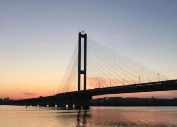 Мости під загрозою: у Києві вже готують запасний шлях через Дніпро