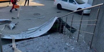Росія ударила дроном по відділенню “Укрпошти” у Миколаєві, є пошкодження (фото)