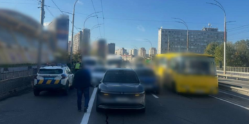 Поліція, перевірки і обмеження: в Києві перекрито декілька доріг, – ФОТО