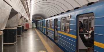 Метро Києва змінило режим перевезень: рух пасажирів обмежено