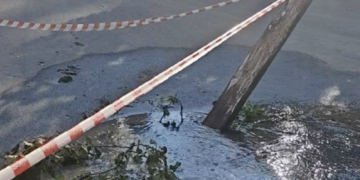 Вода блокує дорожній рух: у Києві сталась комунальна аварія