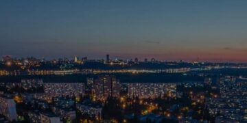 У Києві сталася аварія в енергосистемі: де зникло світло та що відомо
