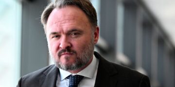 Цены на топливо в ЕС “взлетели к небесам” и останутся высокими в 2027 году, – еврокомиссар
