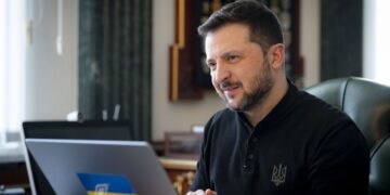 Зеленский ответил улыбкой на вопрос о роли “козла отпущения” для Трампа